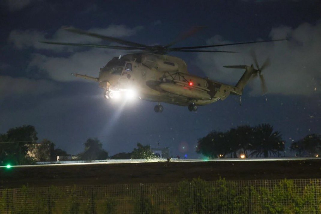 ShaykhSulaiman's tweet photo. BREAKING: ISRAELI HELICOPTERS RUSHING TO EVACUATE ISRAELI CASUALTIES https://t.co/golR1lJQOx