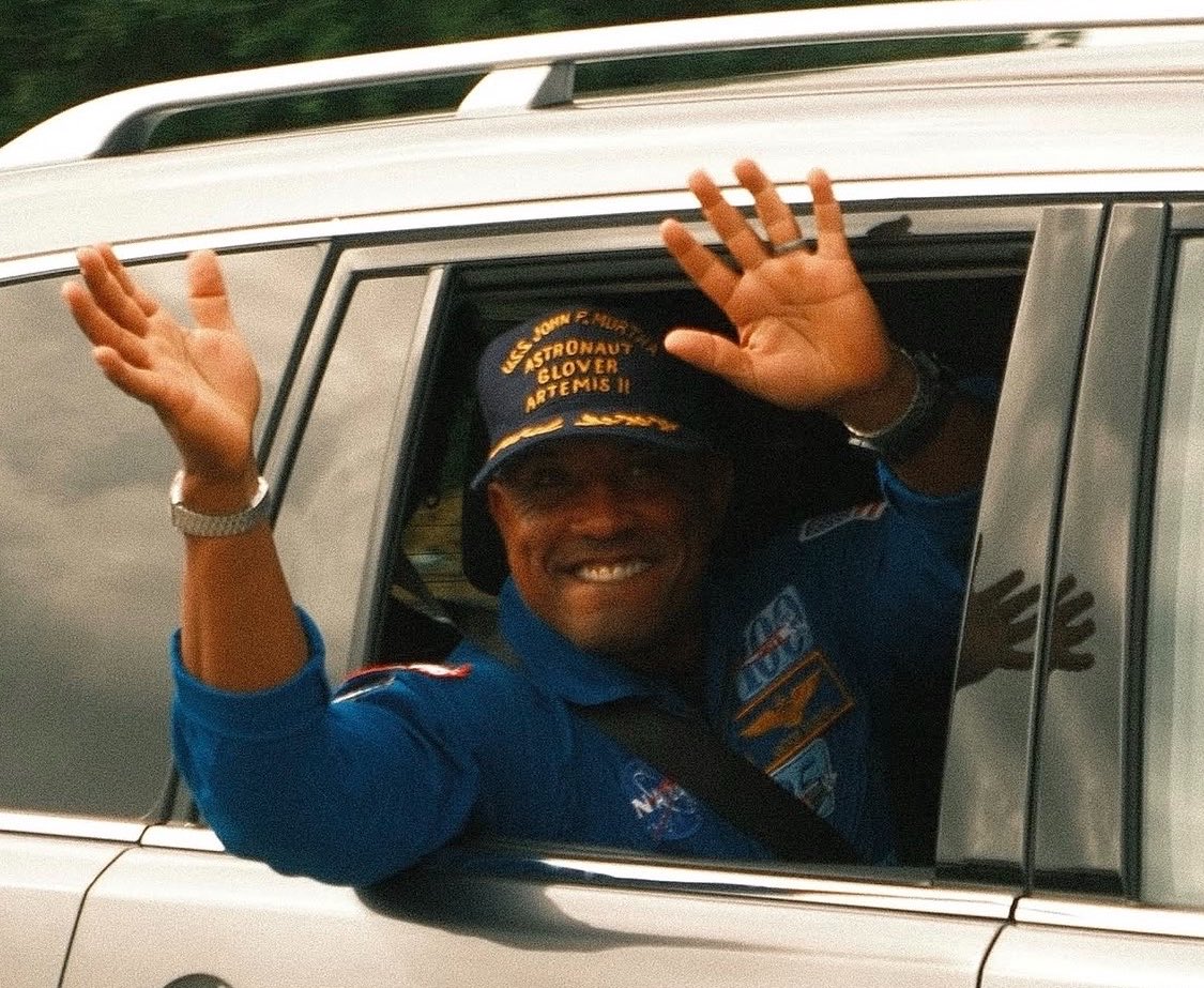 ella ⸆⸉ artemis ii era tweet media