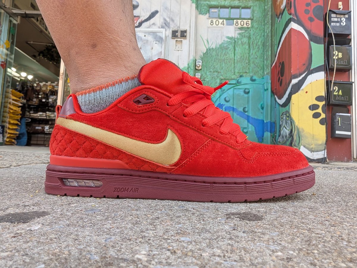 Sn3ak3r_Fr3ak3r's tweet image. #WDYWT #UnDS @prod84 All Star West 1’s .. that red POPS !! sort of reminiscent of the red suede 21’s #YourSneakersAreDope #NikeSB