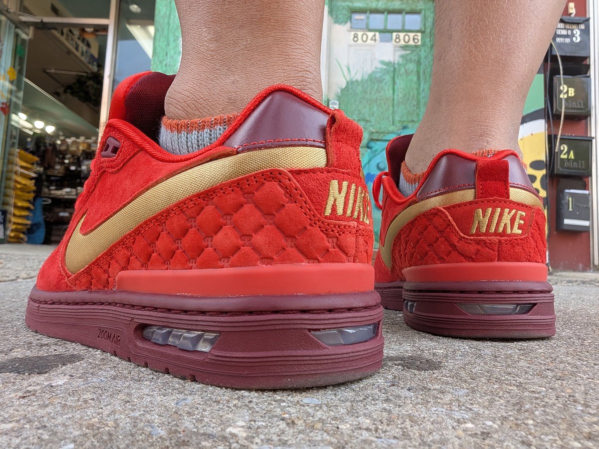 Sn3ak3r_Fr3ak3r's tweet image. #WDYWT #UnDS @prod84 All Star West 1’s .. that red POPS !! sort of reminiscent of the red suede 21’s #YourSneakersAreDope #NikeSB