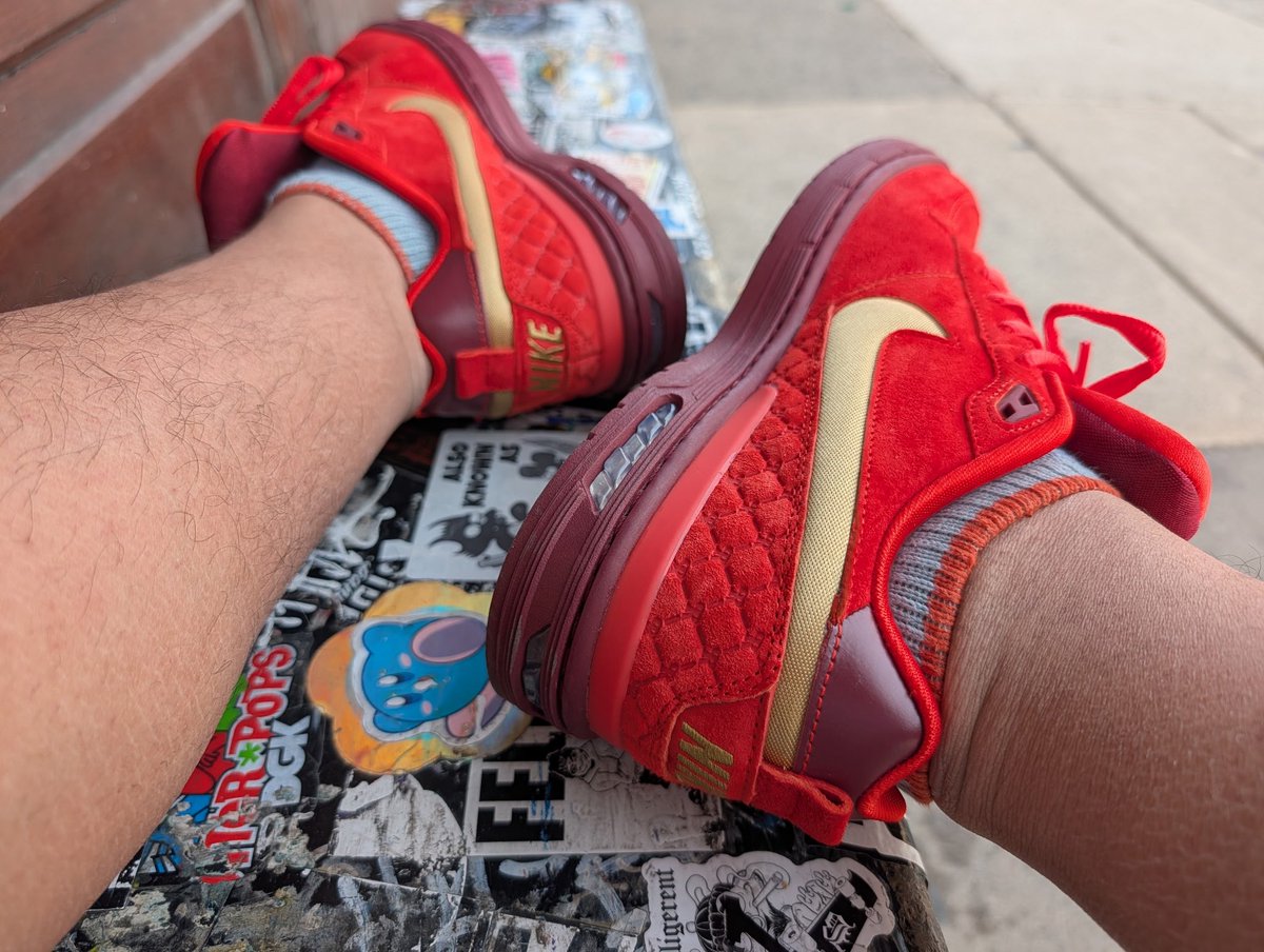 Sn3ak3r_Fr3ak3r's tweet image. #WDYWT #UnDS @prod84 All Star West 1’s .. that red POPS !! sort of reminiscent of the red suede 21’s #YourSneakersAreDope #NikeSB