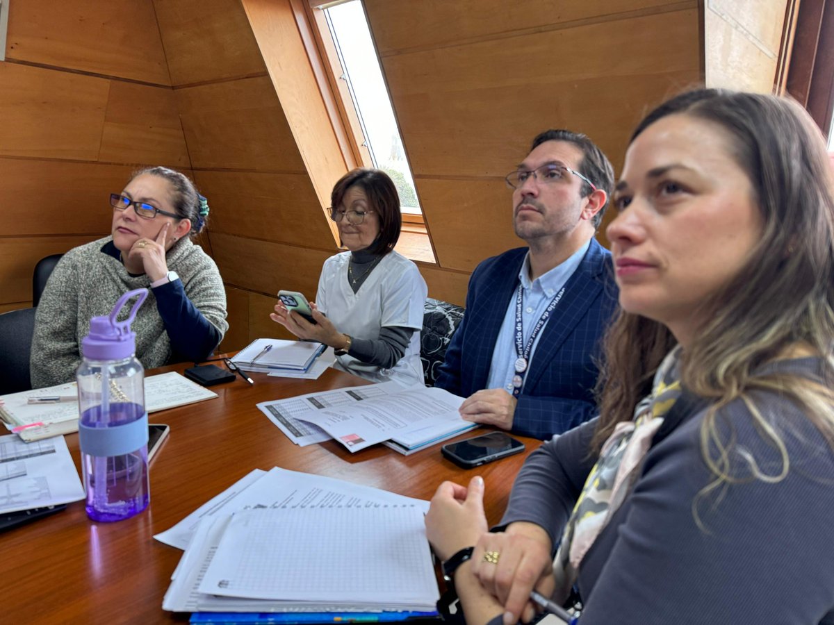 SaludChiloe's tweet photo. 📌 Equipos de @SaludChiloe, liderados por el director (s), Francisco Camilo Díaz, participaron en una nueva reunión de coordinación con el Ministerio de Salud, en el marco de la Campaña de Invierno, fortaleciendo acciones para resguardar la salud de la comunidad 😷 https://t.co/ANTHk7Tytk