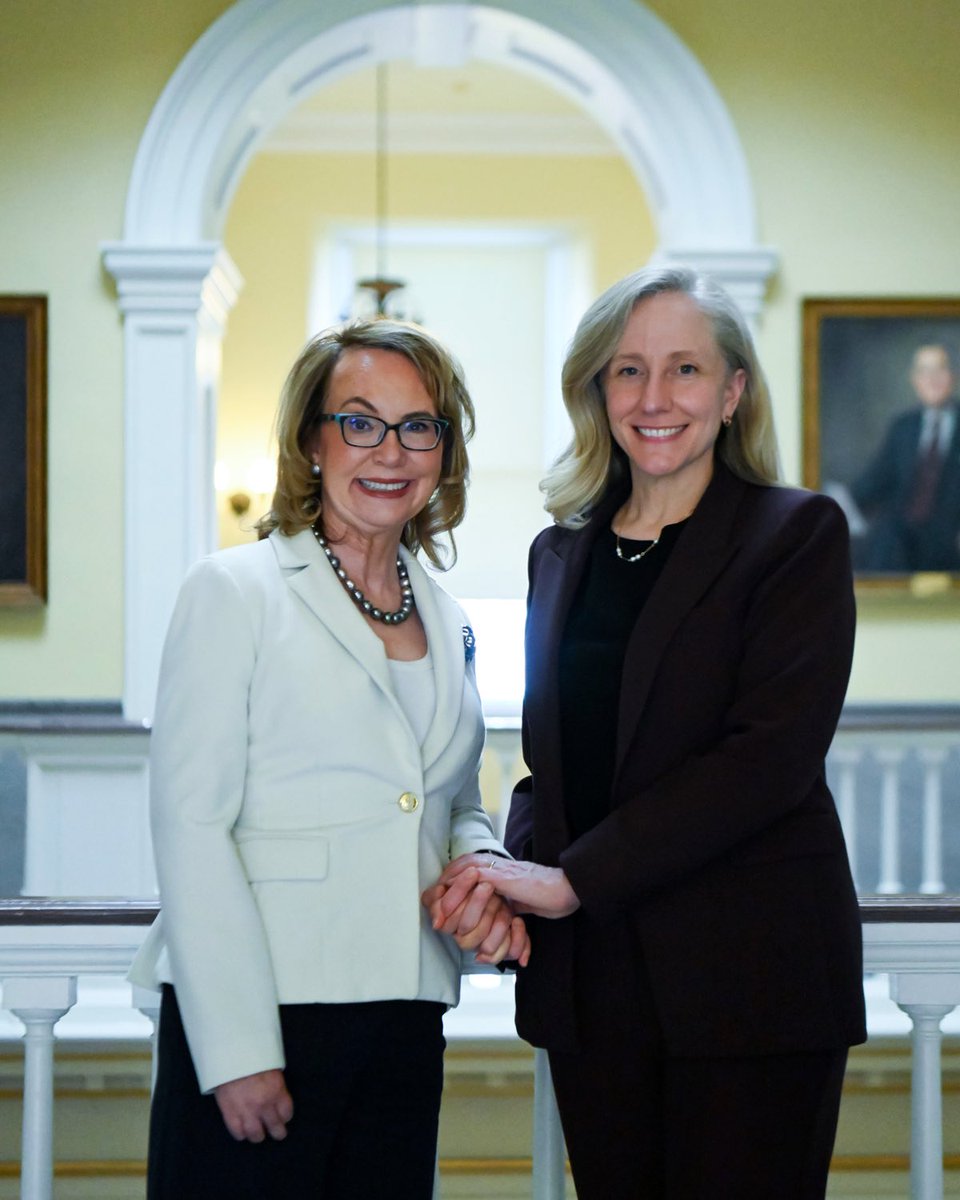 Gabrielle Giffords tweet media