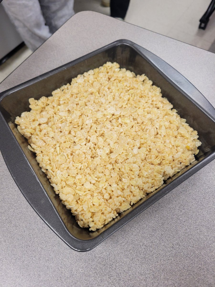 Anderson_FCS's tweet image. Shortened classes due to state testing? No problem! Over 5 testing days, we will experiment with many variations of rice krispie treats.

Day 1 ~ Original rice krispie treats. The OG

#TestingDays #CookingClass #AHSisFamily