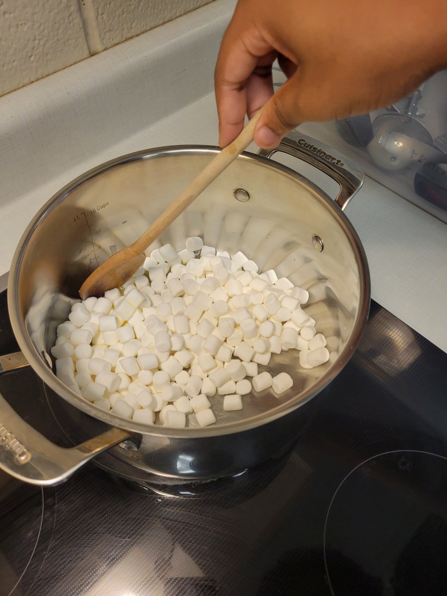 Anderson_FCS's tweet image. Shortened classes due to state testing? No problem! Over 5 testing days, we will experiment with many variations of rice krispie treats.

Day 1 ~ Original rice krispie treats. The OG

#TestingDays #CookingClass #AHSisFamily