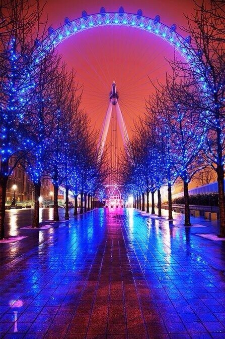 Déjate maravillar por el London Eye iluminado bajo el cielo londinense 🌌✨. Vive la magia de cada instante y crea recuerdos únicos. ¿Quieres saber más? Envíame DM y planifica tu viaje 🇬🇧 #LondonMagic

 ✈️🚢🚂 #QuieroViajar #QuieroEstarAhi