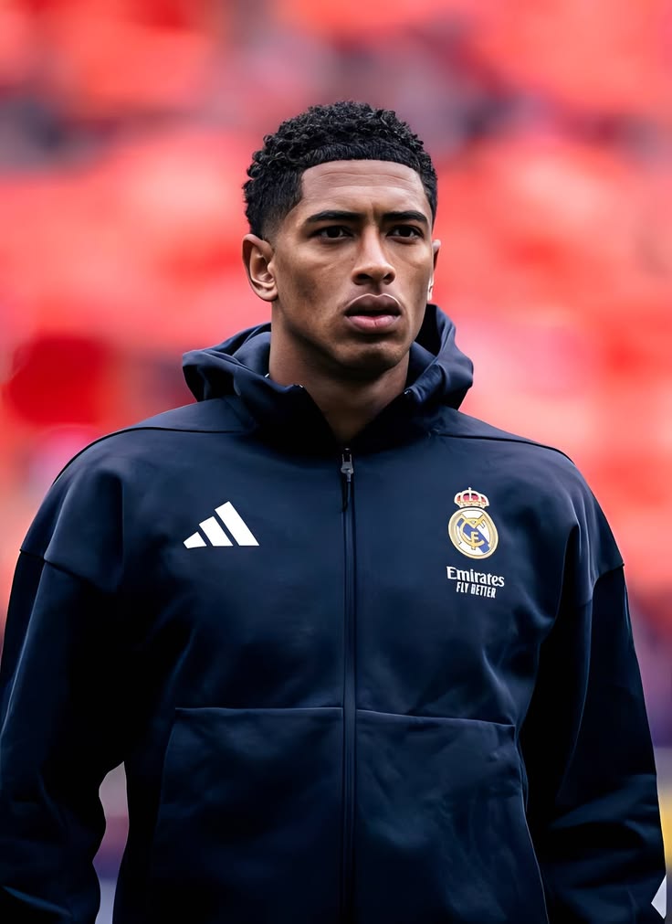 🏴󠁧󠁢󠁥󠁮󠁧󠁿| Le match de Jude Victor William Bellingham est MONSTRUEUX ! 🤯

À l’aise avec le ballon pour faire avancer la balle, excellent défensivement en récupérant un grand nombre de ballons et omniprésent : il est en train de porter le milieu de terrain tel un PATRON ! 😳

On