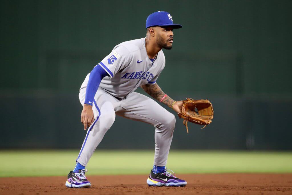 MAIKEL GARCIA ES EL MEJOR 3RA BASE DEFENSIVO HASTA HOY EN MLB 🔴✅

En 2026 ha jugado 145.2 inning en 3ERA, Con 0 errores y 27 asistencias. 

Su Fielding Run Value +3 el mejor entre todos los 3RA Base de MLB.