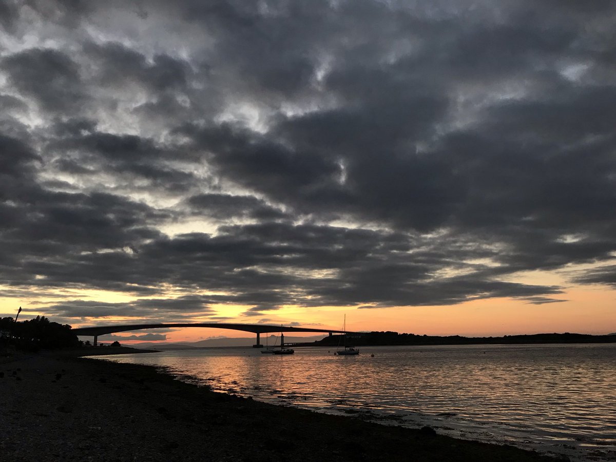 Macinnesplant's tweet image. Sunset - Skye Bridge #Scotland 🏴󠁧󠁢󠁳󠁣󠁴󠁿 @VisitScotland @ThePhotoHour @StormHour