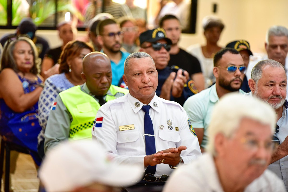 FarideRaful's tweet photo. Hoy nos encontramos en Cabrera sosteniendo una reunión de seguridad junto a autoridades locales y representantes comunitarios, escuchando de primera mano sus inquietudes y propuestas.

Estos espacios de diálogo son fundamentales para seguir fortaleciendo la seguridad ciudadana desde el territorio, construyendo soluciones conjuntas y cercanas a la gente.

Continuamos trabajando unidos, comunidad y autoridades, por entornos más seguros para todos.