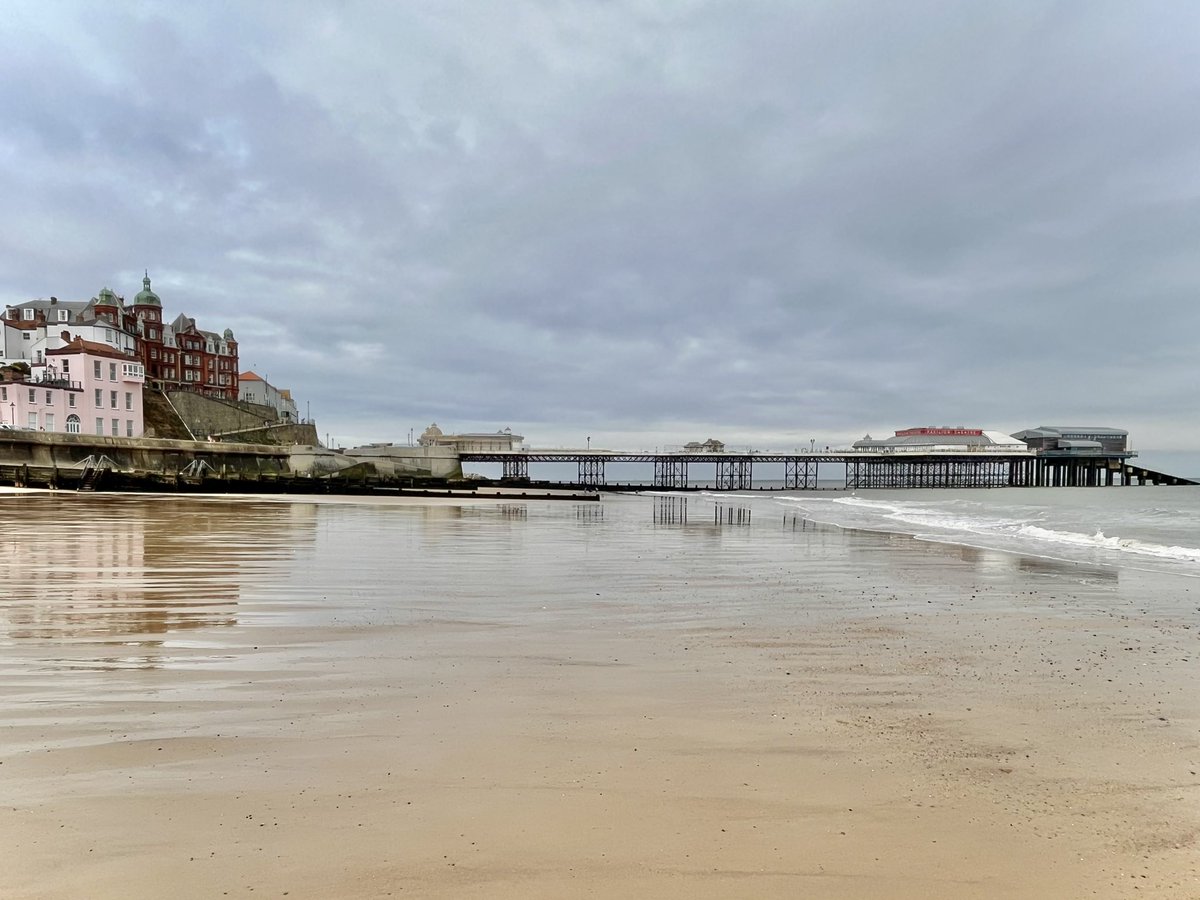 TractorWalking's tweet image. Grey skies over Cromer this morning… @WeatherAisling @ChrisPage90 @StormHour @metoffice #loveukweather #Cromer #Norfolk