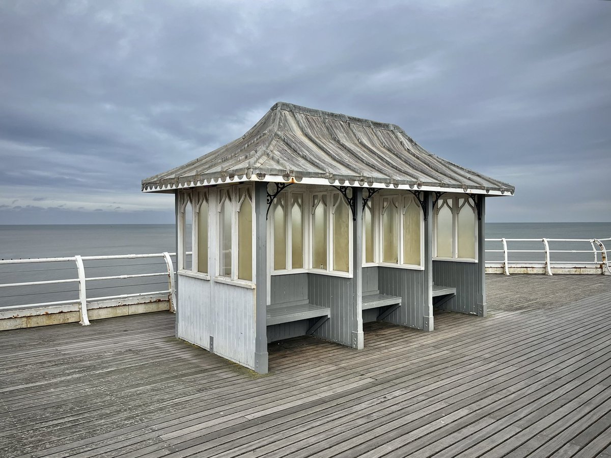 TractorWalking's tweet image. Grey skies over Cromer this morning… @WeatherAisling @ChrisPage90 @StormHour @metoffice #loveukweather #Cromer #Norfolk