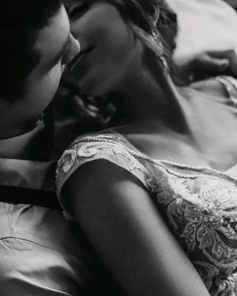 Portami con te in ogni momento e in ogni tormento io ci sono per accarezzare il tuo cuore per amarti più forte per stringerti di più.❤️