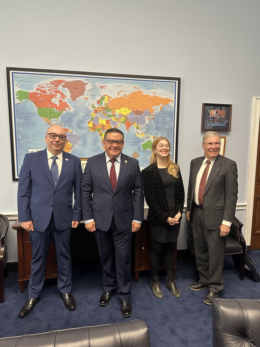 AAPTHQ's tweet photo. Members and staff of AAPT and AAS are on Capitol Hill today advocating for science and STEM education funding! Join them by requesting a meeting with your local congressional office: https://t.co/ZIpPzeGu9M #WeekofAction #SaveScience 🔭 https://t.co/ZYkczMaK47