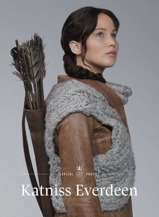 suanraine's tweet photo. i’m always thinking about how katniss is the mockingjay and effie is the perfect representation of the capitol’s failed mutation: the jabberjay. https://t.co/hW00TIeOYJ