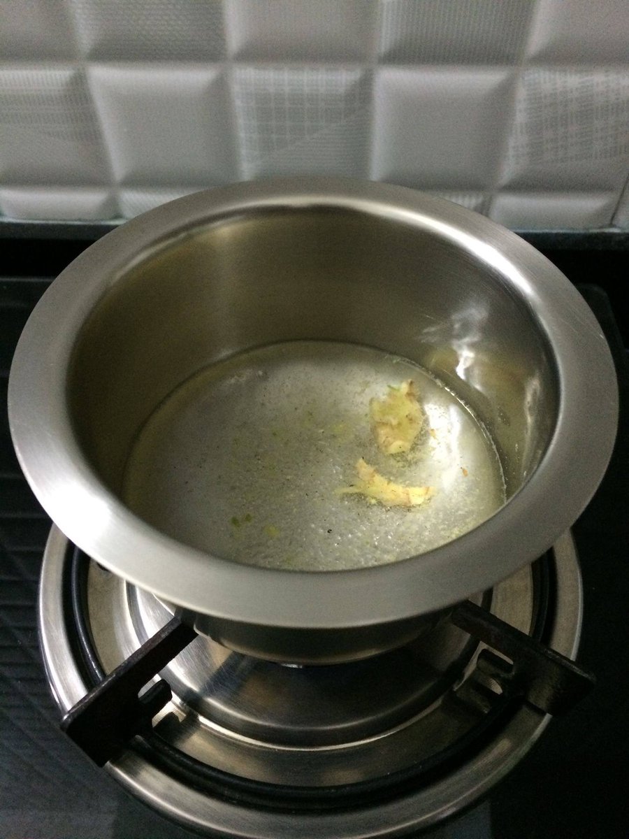 thisisraulito's tweet photo. Hay días en los que solo necesito esto.
Un chai caliente y unos minutos sin prisa ☕
Lo preparo muchas veces por la mañana… y siempre me devuelve un poco a casa.
(Paso a paso en las fotos 👇)
— Raulito
#Chai #ComidaIndia #MomentosSimples https://t.co/3NfX9ii19n