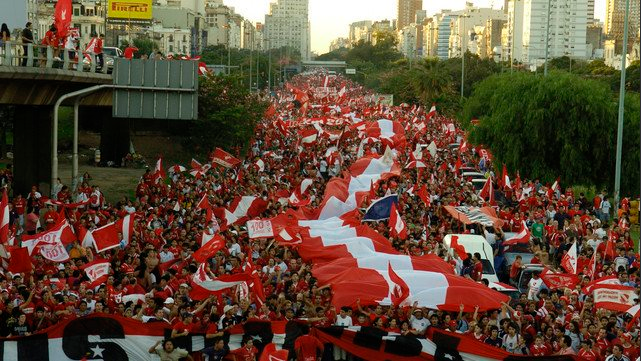 Otra toma, de la Caravana del Centenario.