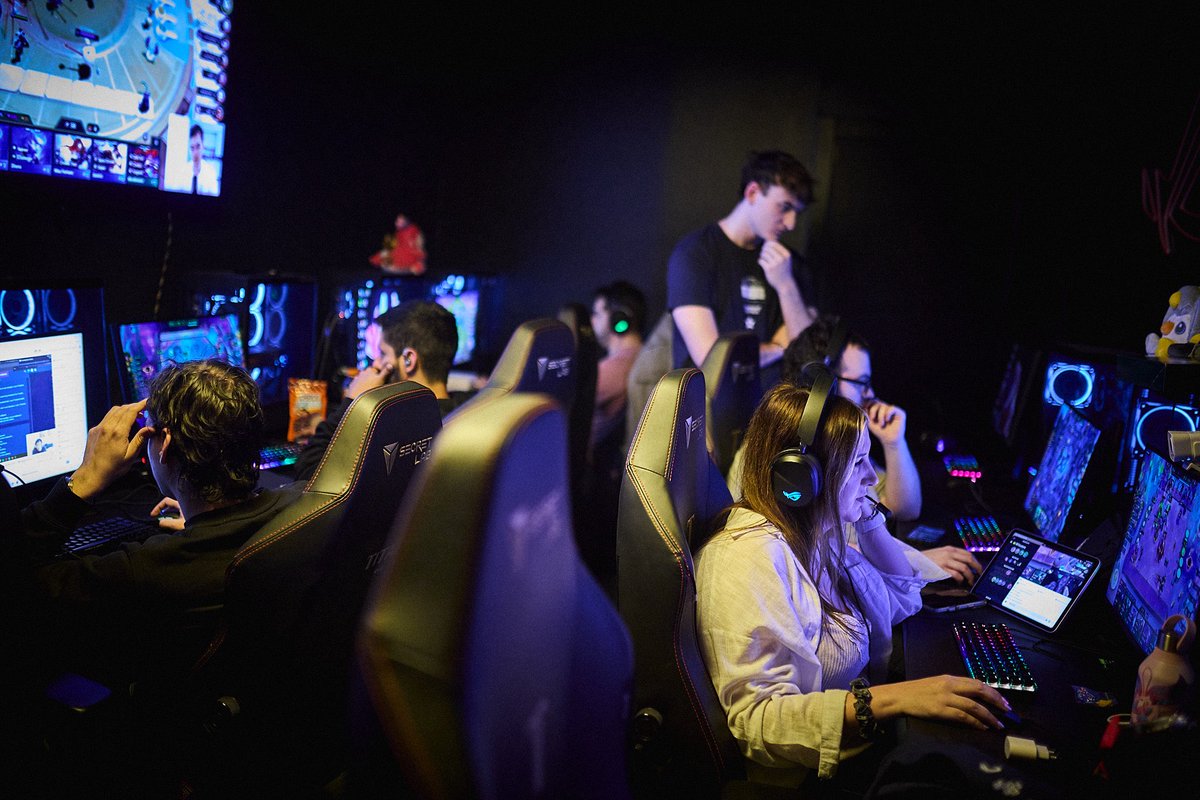 manutegaming's tweet photo. Mañana seguimos! Gracias @tft_es @DiamondEC_MAD https://t.co/N1u5ilzUho