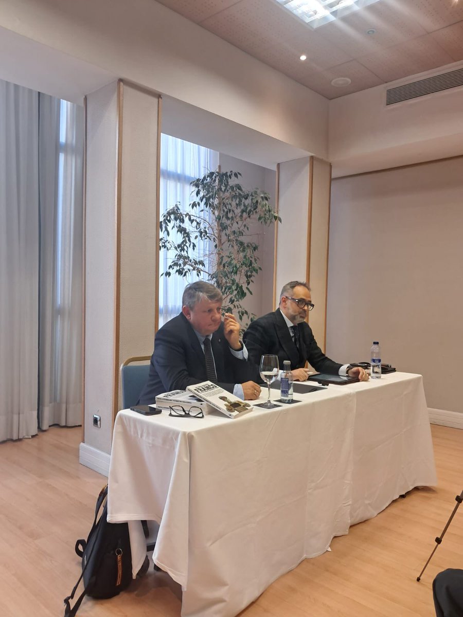 JGCdelCastillo's tweet photo. 📚| Éxito total en #Valladolid en la presentación del libro de @sndeditores FRANCO PARA MILLENIALS, CENTENIALS Y ALFAS con @Mynestrillas 
Muchas gracias a los presentes y asociaciones que han apoyado el acto @movpatriam @Vivarium540 y @J_P_V_ https://t.co/QDpBDKUFhx