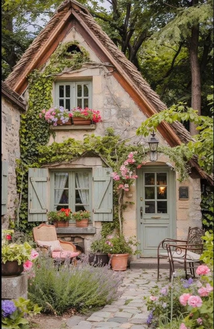 only aesthetic tweet media