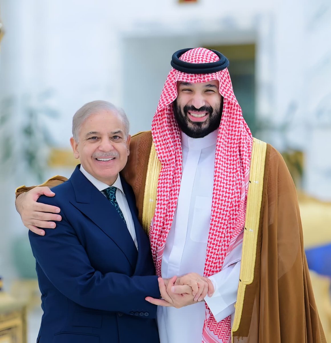 GovtofPakistan's tweet photo. Prime Minister Muhammad Shehbaz Sharif meets Crown Prince and Prime Minister of Kingdom of Saudi Arabia, Prince Mohammed bin Salman bin Abdulaziz Al-Saud in Jeddah. https://t.co/j7i6IOIgAf