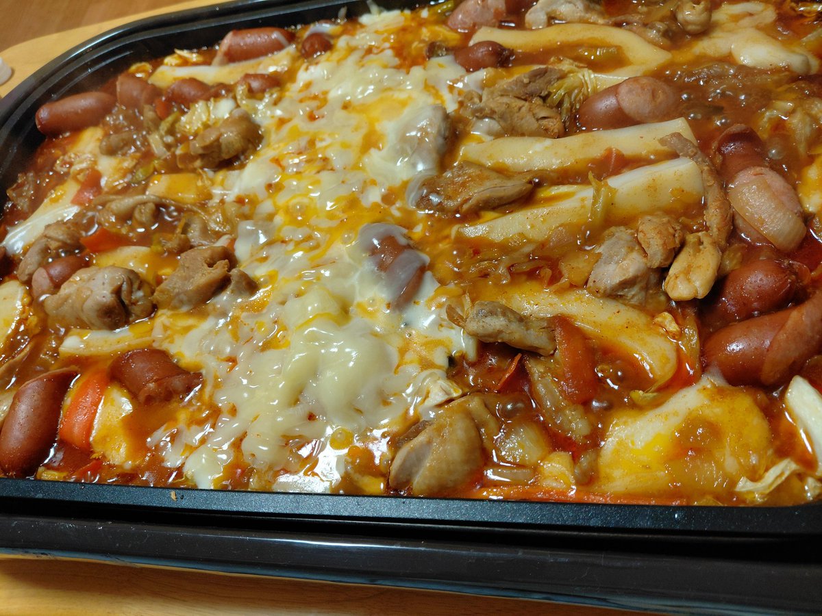 担当箇所かわって親べこからこっこになったんだけど辛い…
年べこ不足。あのでかい体に埋もれてたい。
が、こっこもたまーにおもろい。べこそく落ちてたり

昨日チーズダッ…タッカルビパーリーすた
見てるかな？楽しかっただよ🥰次は🥟パーリーだ✨