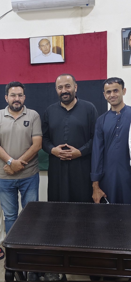 aslamsaeedpsf's tweet photo. چیئرمین پاکستان پیپلز پارٹی محترم بلاول بھٹو زرداری کے کوآرڈینیٹر برائے پی ایس ایف و پیپلز یوتھ آرگنائزیشن میر سہراب خان مری سے بلاول ہاؤس کراچی میں ملاقات۔ 
سینیئر نائب صدر پی ایس ایف سندھ کلیم بھٹہ ہمراہ تھے۔ https://t.co/vMo9pugsRg