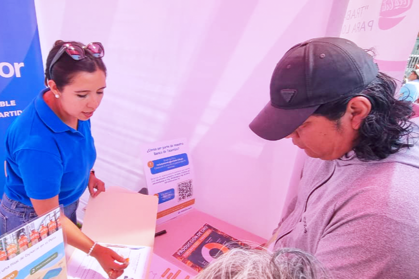 UNSA_Oficial's tweet image. 📣 Estudiantes, egresados y ciudadanos asistieron a la #UNSA en busca de un futuro laboral. La feria «Atrapa tu Chamba», lejos de ser un simple evento, se convirtió en una ofensiva audaz contra la informalidad que asfixia el mercado laboral arequipeño.

👉 acortar.link/xdAFeP