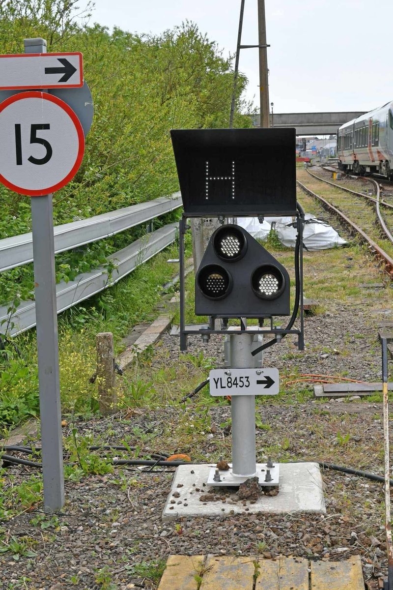 SignaloftheDay's tweet image. YL8453 at Yarmouth Vauxhall Sidings with route set into headshunt (Submitted by Steven Boulton)
#SignalOfTheDay