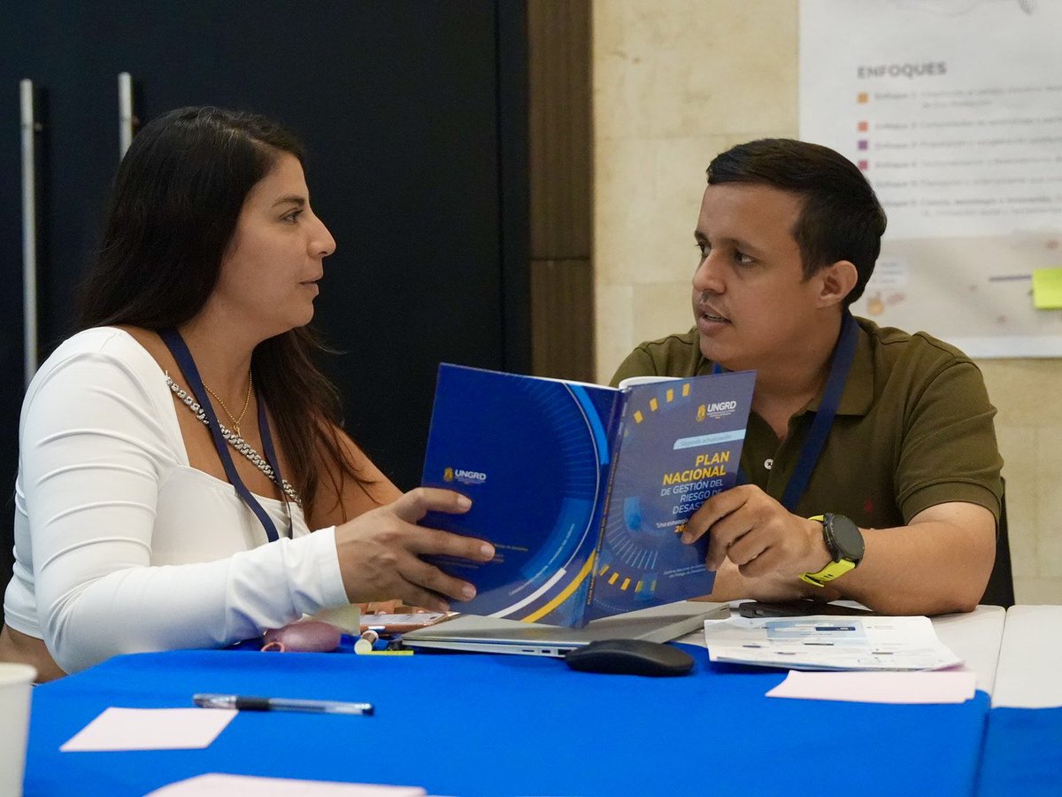 nelsonoquendoc's tweet photo. Atlántico fortalece su gestión del riesgo en Cali 

Participamos en el Encuentro Nacional de Coordinadores de Gestión del Riesgo, fortaleciendo capacidades frente a incendios y articulando acciones con todo el país. 🔥

Seguimos trabajando por un territorio más preparado y resiliente. 🇮🇩🙌🏼 @SNGRDColombia @Gobatlantico