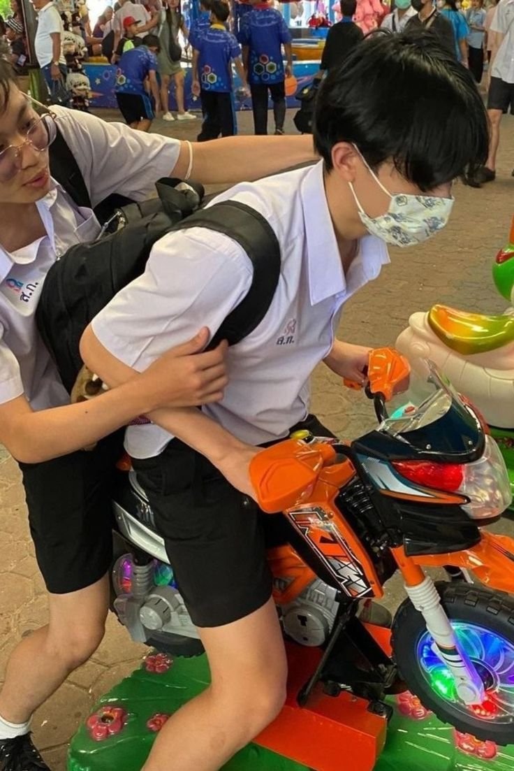 HOURLY CLO'VER tweet media