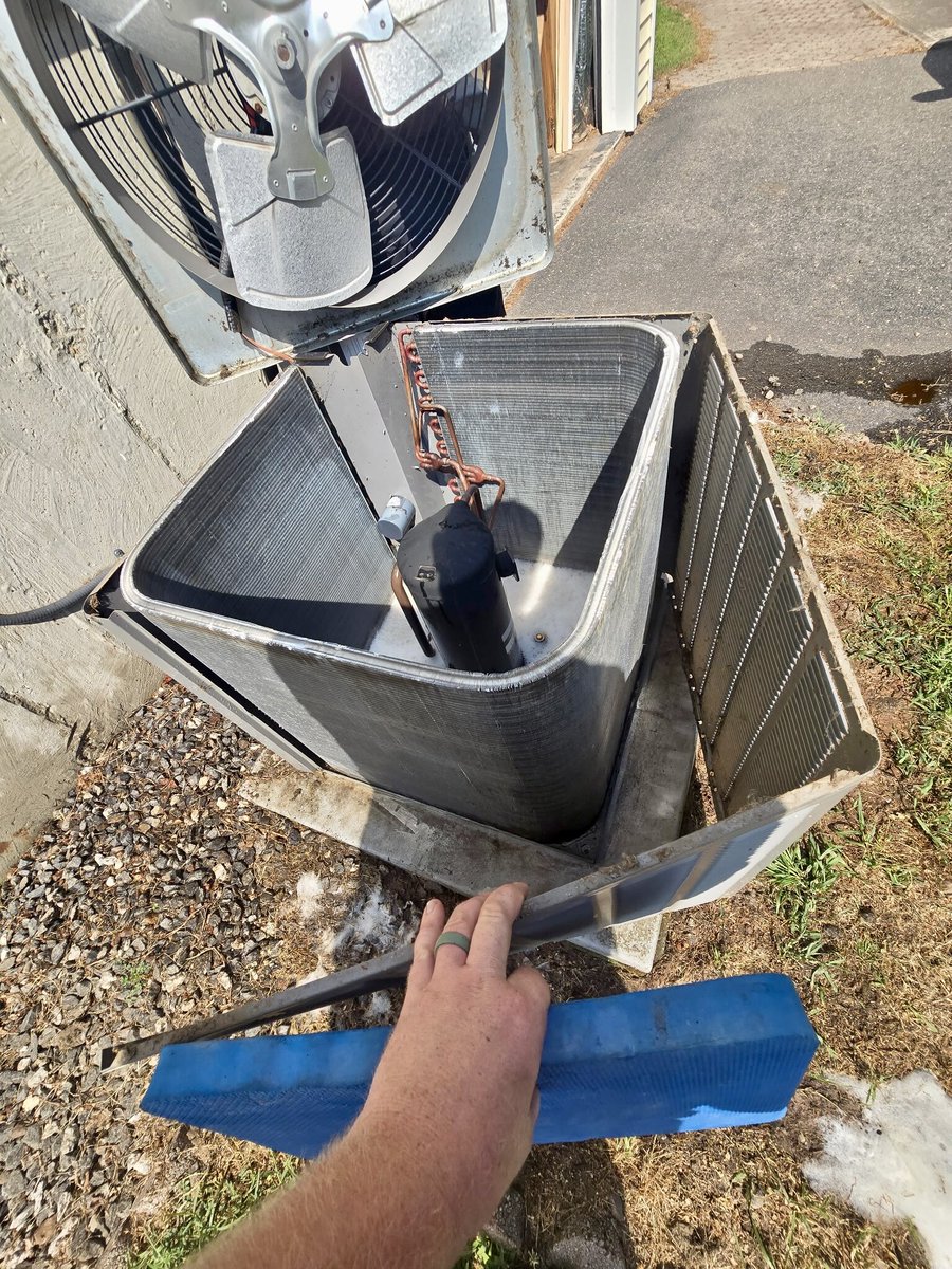 HomesteadComfrt's tweet image. Stay cool &amp;amp; comfortable with regular A/C maintenance ❄️

✔️ Longer system life
✔️ Better air quality
✔️ Reliable performance
✔️ Lower energy bills

A little upkeep goes a long way!
860.870.8700 hubs.li/Q04cdJq40
#ACMaintenance #HomesteadComfort #EnergyEfficiency