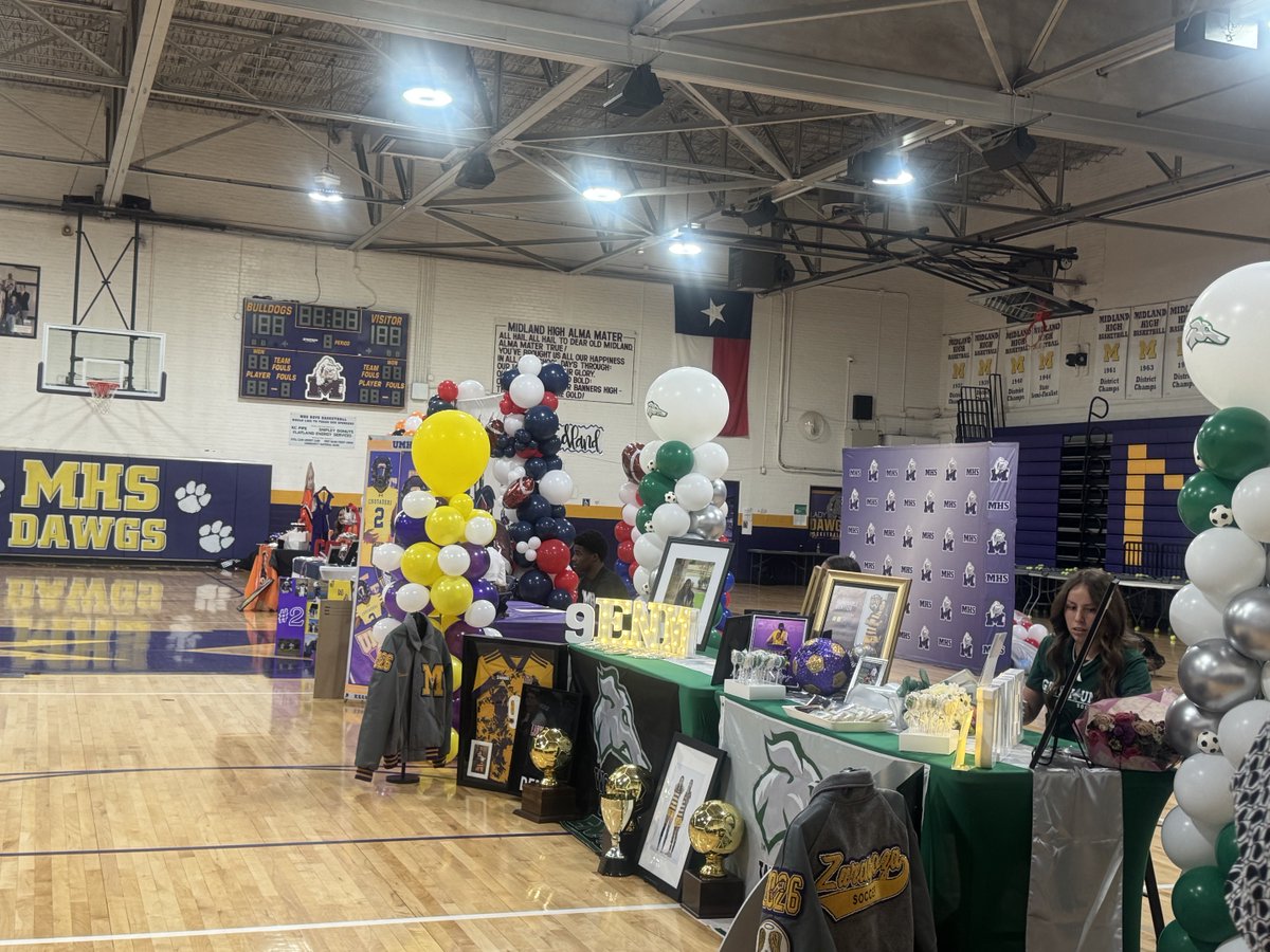 DrSDHoward's tweet image. Congratulations to all our Dawgs who signed to compete at the next level today. #CollegeBound #StudentExperience