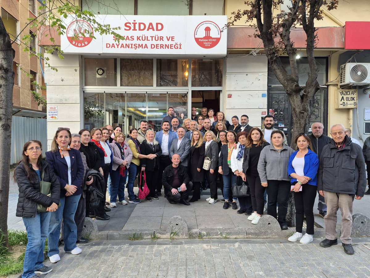 İlçe Başkanımız Kenan Otlu, İlçe yöneticilerimiz, Meclis üyelerimiz ve Bağlarbaşı mahalle yönetiminin katılımıyla, SİDAD (Sivas Kültür ve Dayanışma  Derneği) Başkanı  seçilen Şahin Çakır ve yönetimine hayırlı olsun ziyaretinde bulunduk.