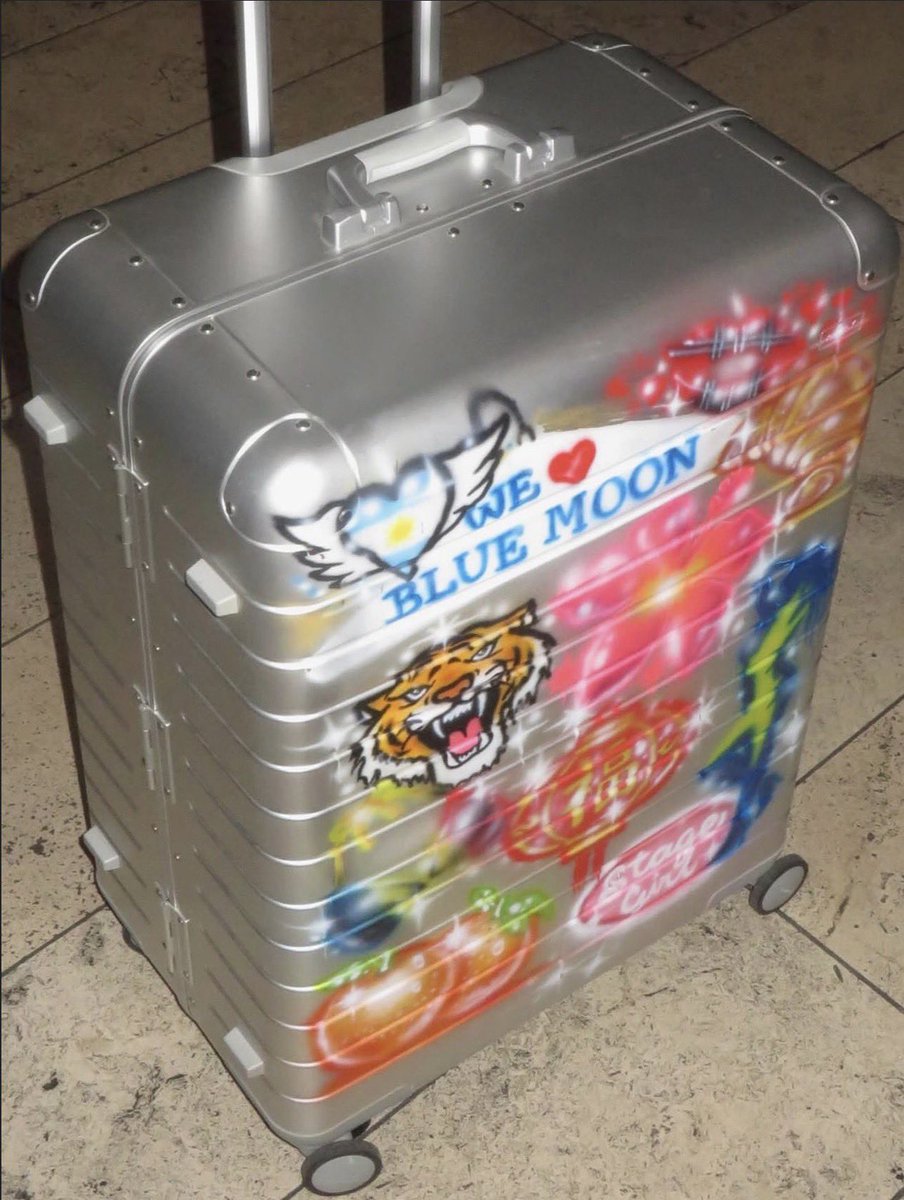 concertleaks's tweet photo. Zara Larsson teases the features on the upcoming ‘Midnight Sun’ Deluxe with new photos! 

“Packed and ready for my Girls Trip🌺” https://t.co/T38j8dIsjW