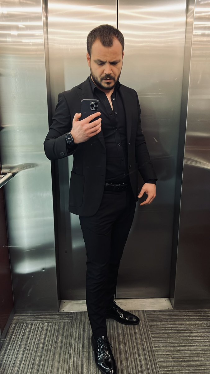 sglmm_H's tweet photo. 🕴️🕴️ https://t.co/GwRA4iEVMY
