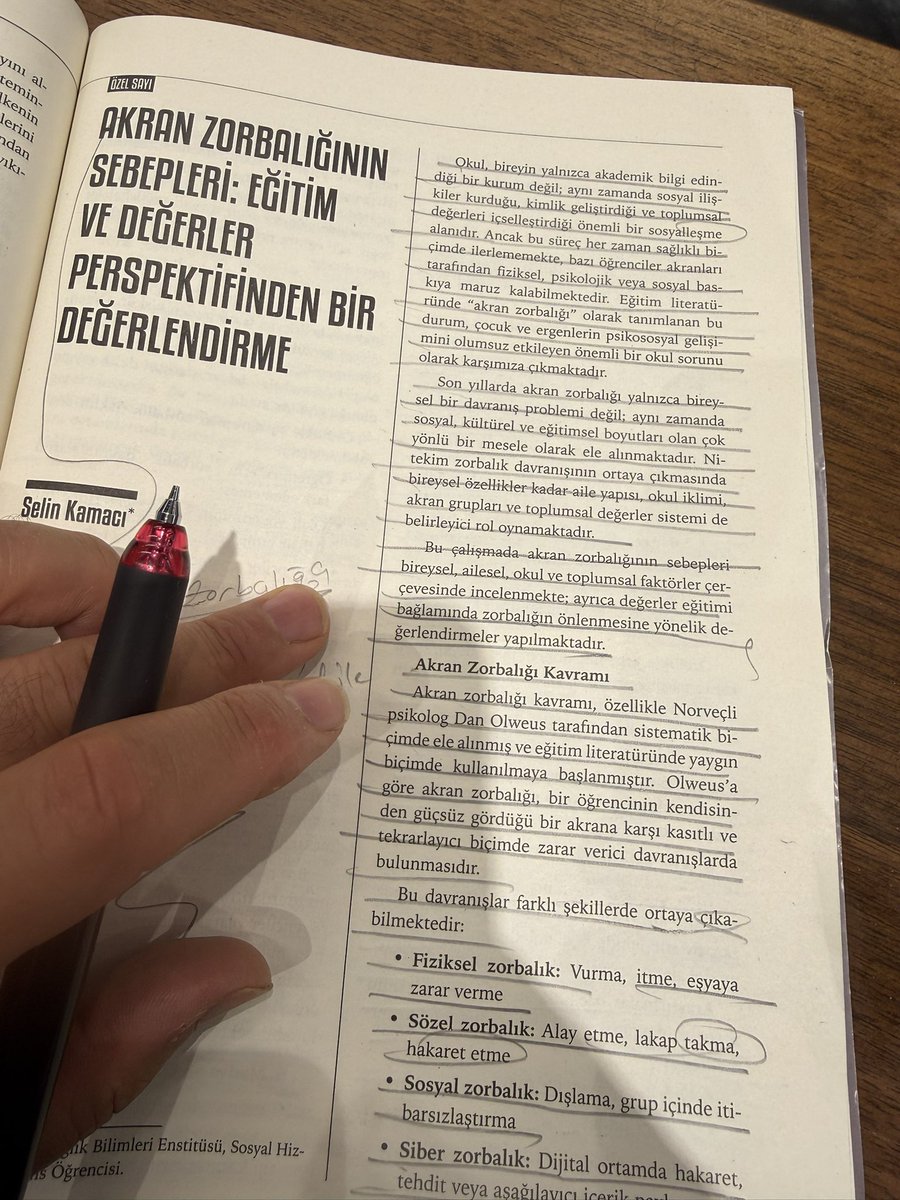avci1turk's tweet photo. Okul, bireyin yalnızca akademik bilgi edindiği bir kurum değil; aynı zamanda sosyal ilişkiler kurduğu, kimlik geliştirdiği ve toplumsal değerleri içselleştirdiği önemli bir  sosyalleşme alanıdır.
@TurkYurduDergi https://t.co/IGKD4J9PvP