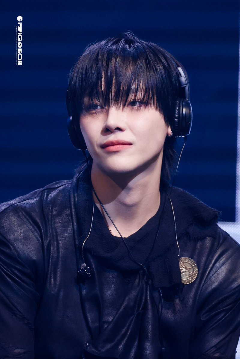 αri ᵕ̈ tweet media