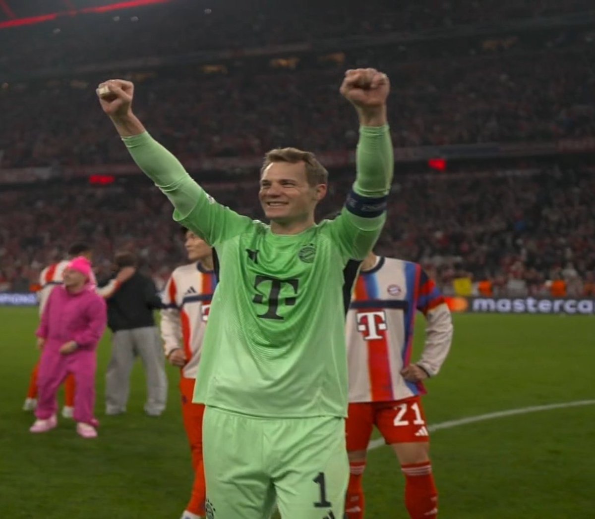 Stop That Neuer tweet media