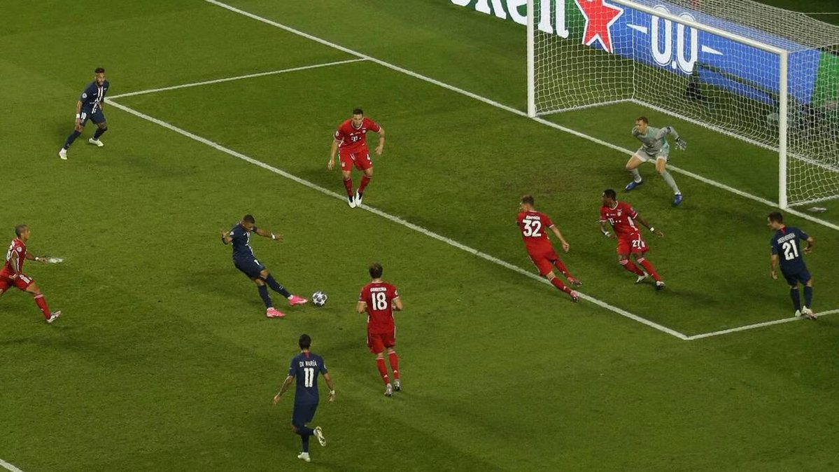 Lives Foot tweet media