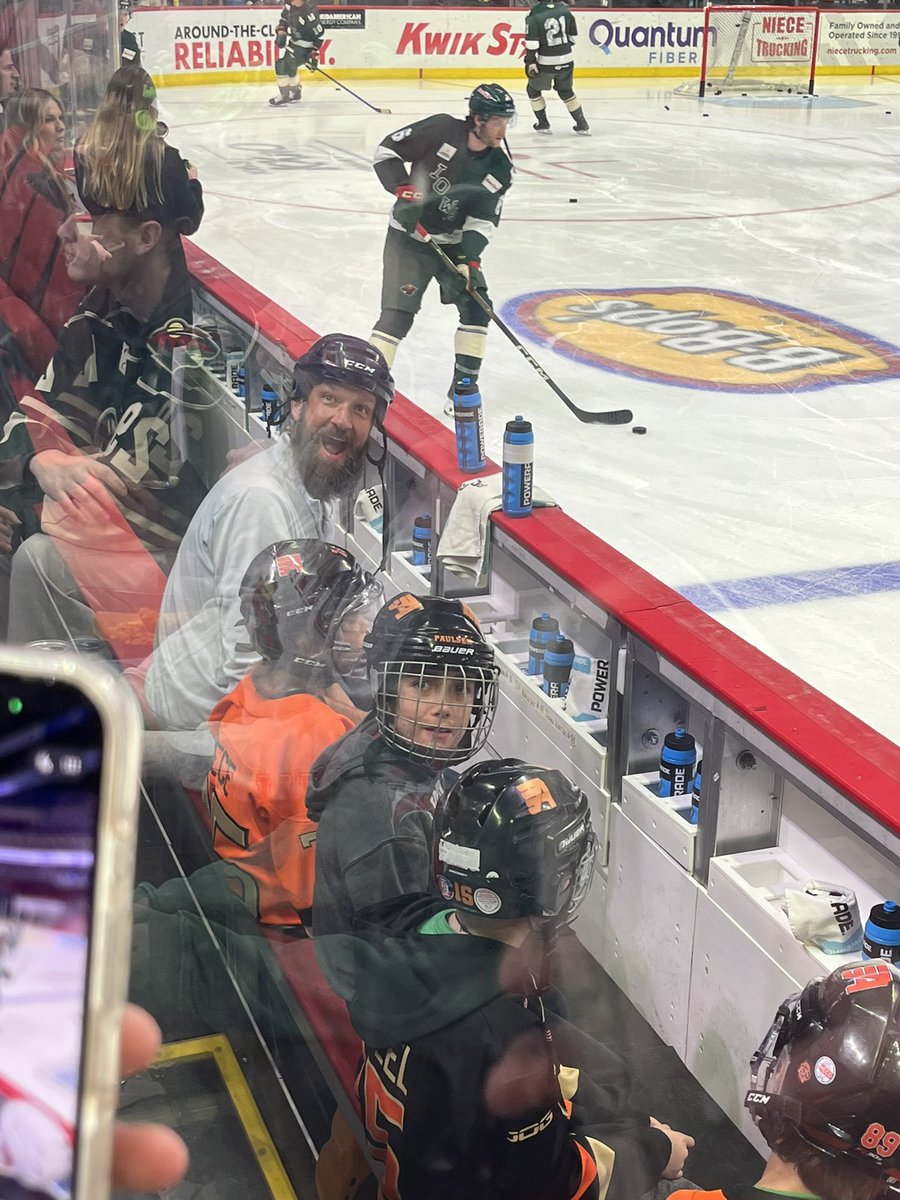 bigmattpaulsen's tweet image. Hello Humpday afternoon! I made it to the gym after work and then some of the boys got invited to warm up the Iowa Wild bench. We got invited to go watch! 😆 Goodday was had by all! #justkeepmoving #inspire #missbella #thisis61 #brooksrunning