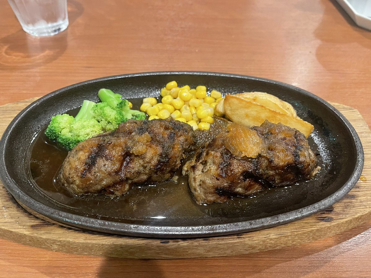 づめさん tweet media