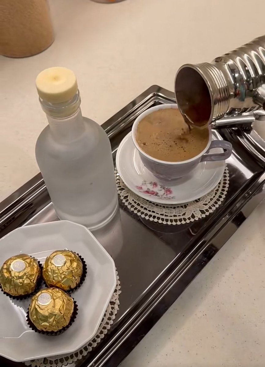 نـون tweet media