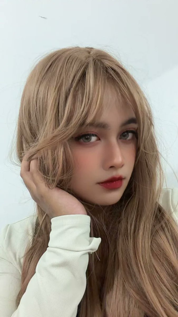 sissy clara tweet media