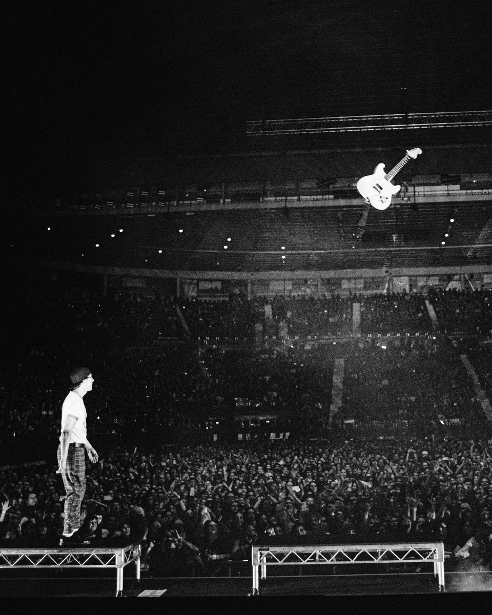 Pierce The Veil tweet media