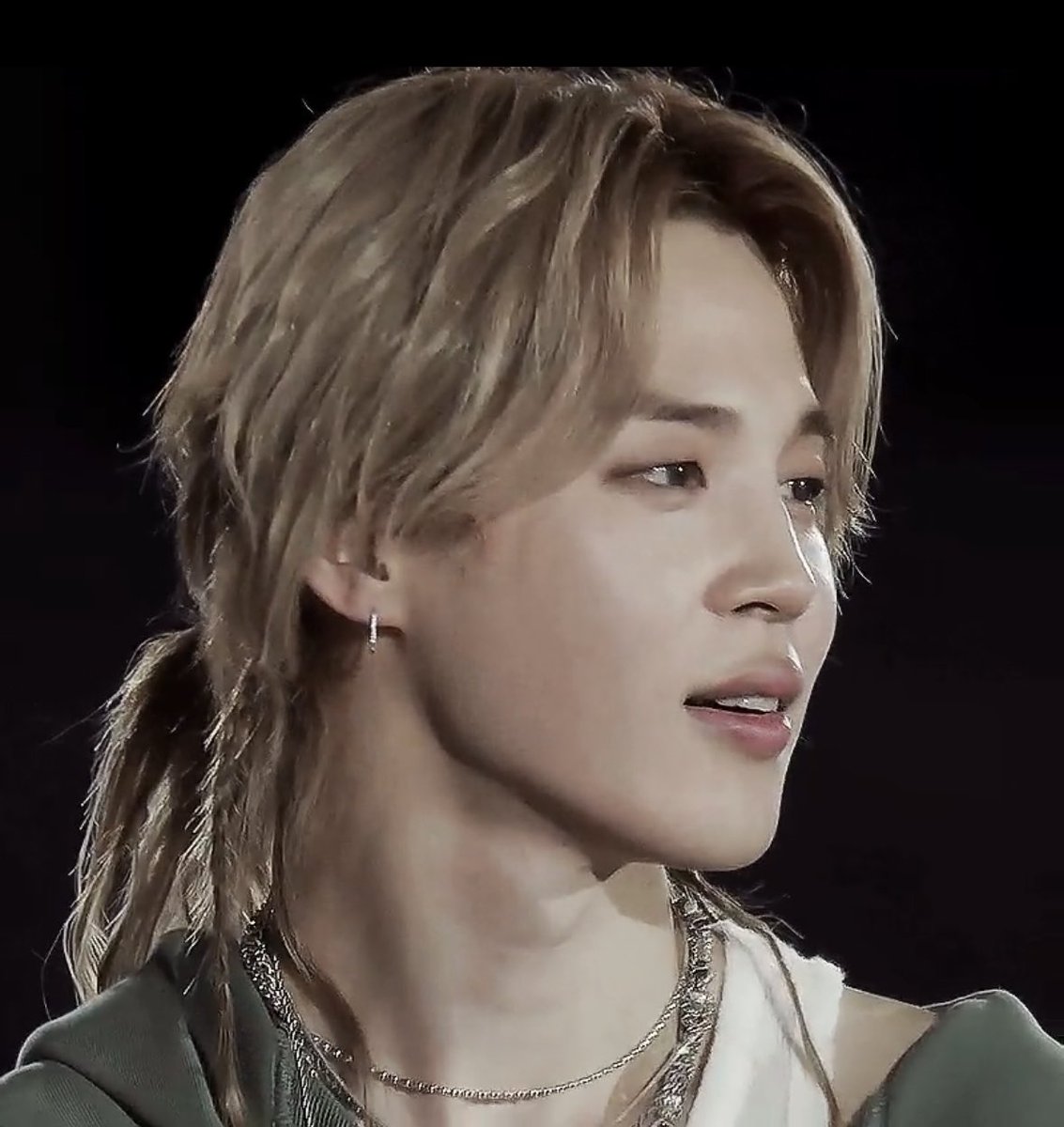 اتسال فقط لو التقينا ابكر من الان لو التقينا في عالم مختلف وحياة اخرى 
هل كنا سنكون معا ؟