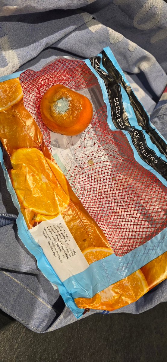 ready2av8's tweet image. Another bag of rotten fruit from @LidlGB think I might have to go back to @AldiUK. They are next door to each other so won't be putting myself out #rottenfruit #duff #mold