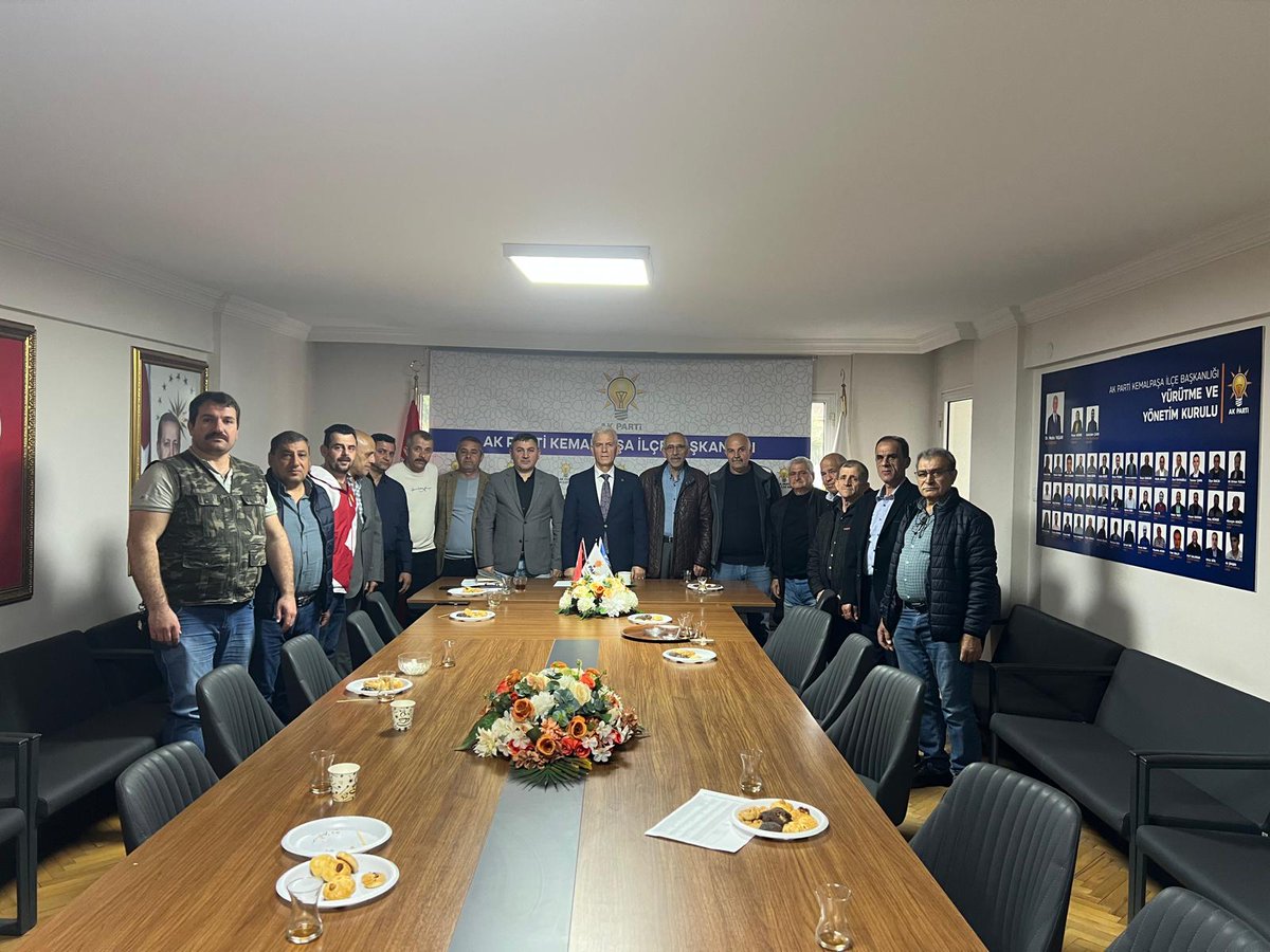 İlçe Başkanımız Sayın <a href="/drmetinyasar1/">Metin Yaşar</a> başkanlığında aylık olağan Mahalle Başkanları toplantımızı gerçekleştirdik.
Hayırlara vesile olsun.
<a href="/akpartiizmir/">AK Parti İzmir</a>