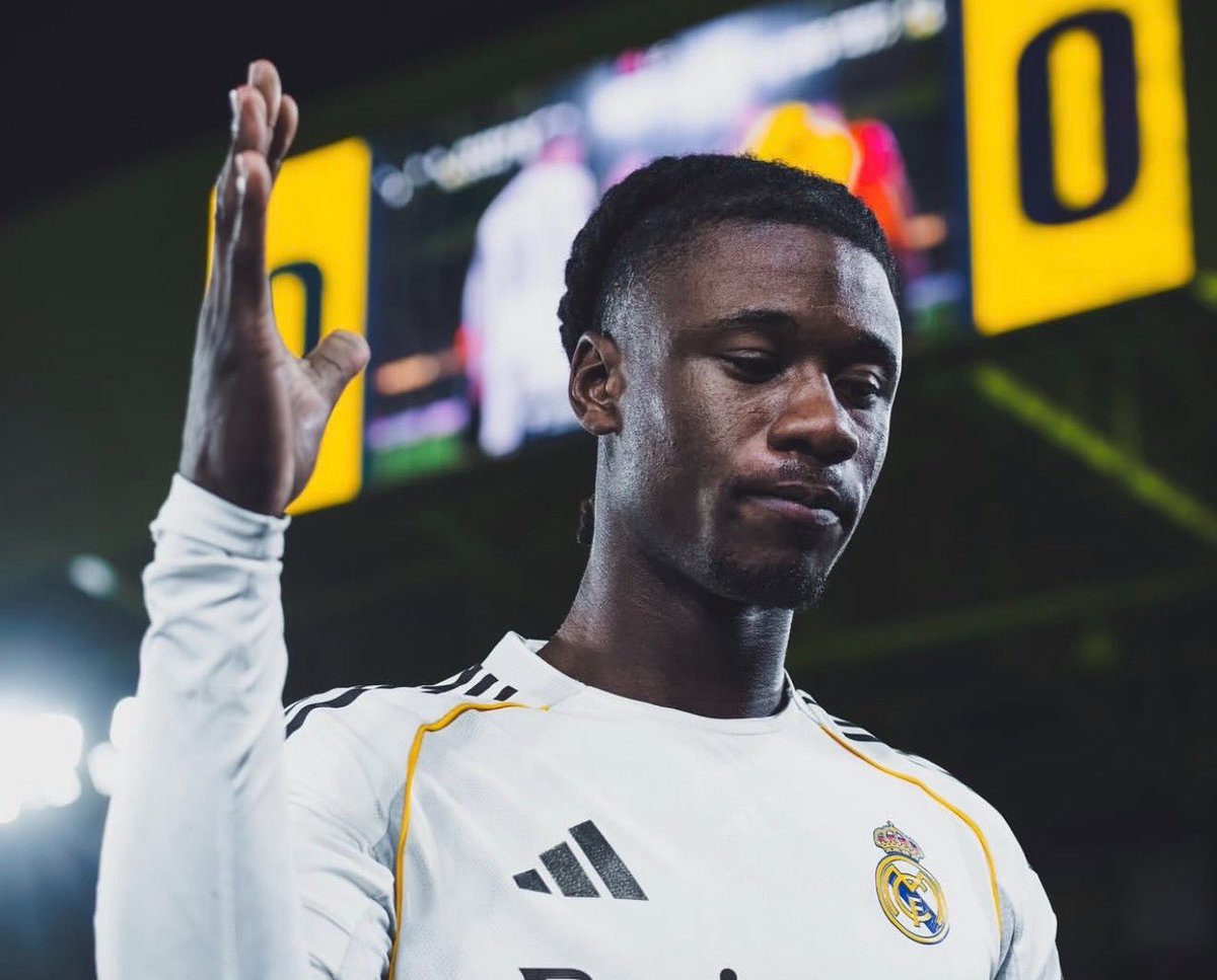 -Entras en el partido mas importante de la temporada.
-Desde el minuto de tu ingreso no hiciste mas que caminar la cancha y llegar tarde a cada pelota.

La verdad que gracias por lo bueno, pero nunca evolucionaste como futbolista, ADIOS.