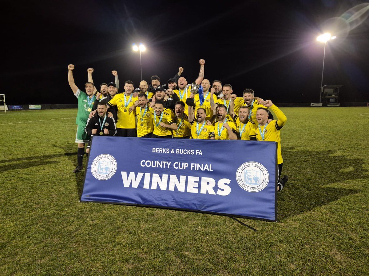 EastBerkshireFL's tweet photo. Congratulations to @mortimer_res who won the @BerksandBucksFA David Grainge Trophy Final 🏆 https://t.co/qjzumrS2jK